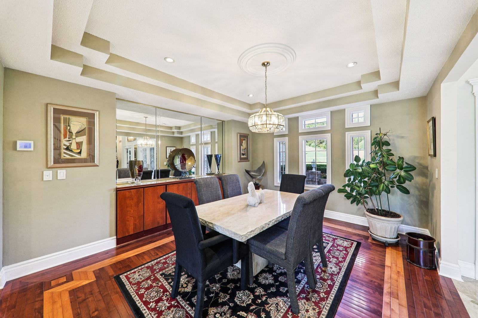 Show photo 7: Belleville Modern Farmhouse