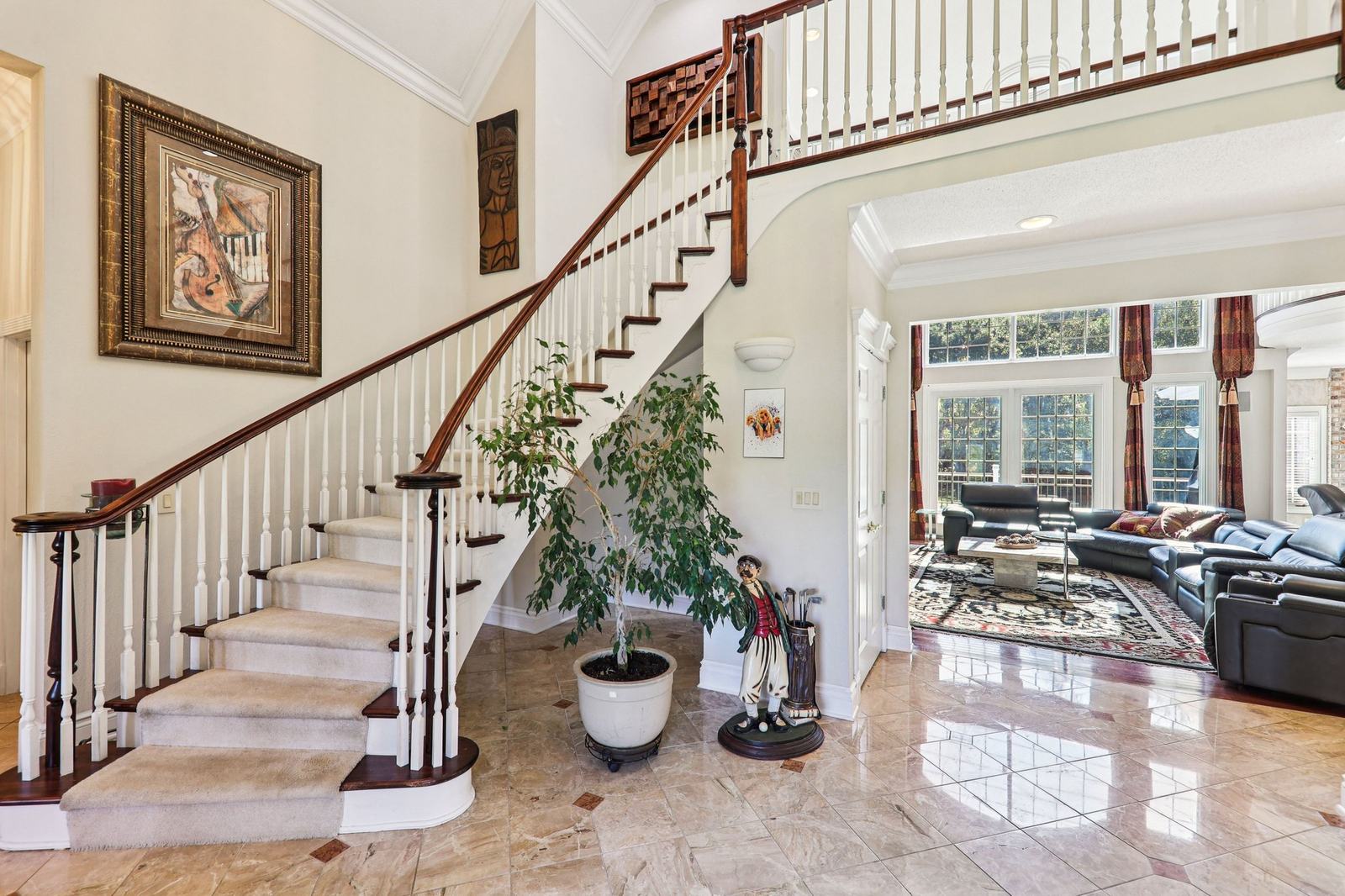 Show photo 4: Belleville Modern Farmhouse