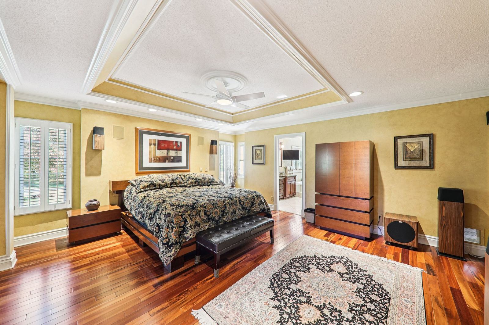 Show photo 9: Belleville Modern Farmhouse