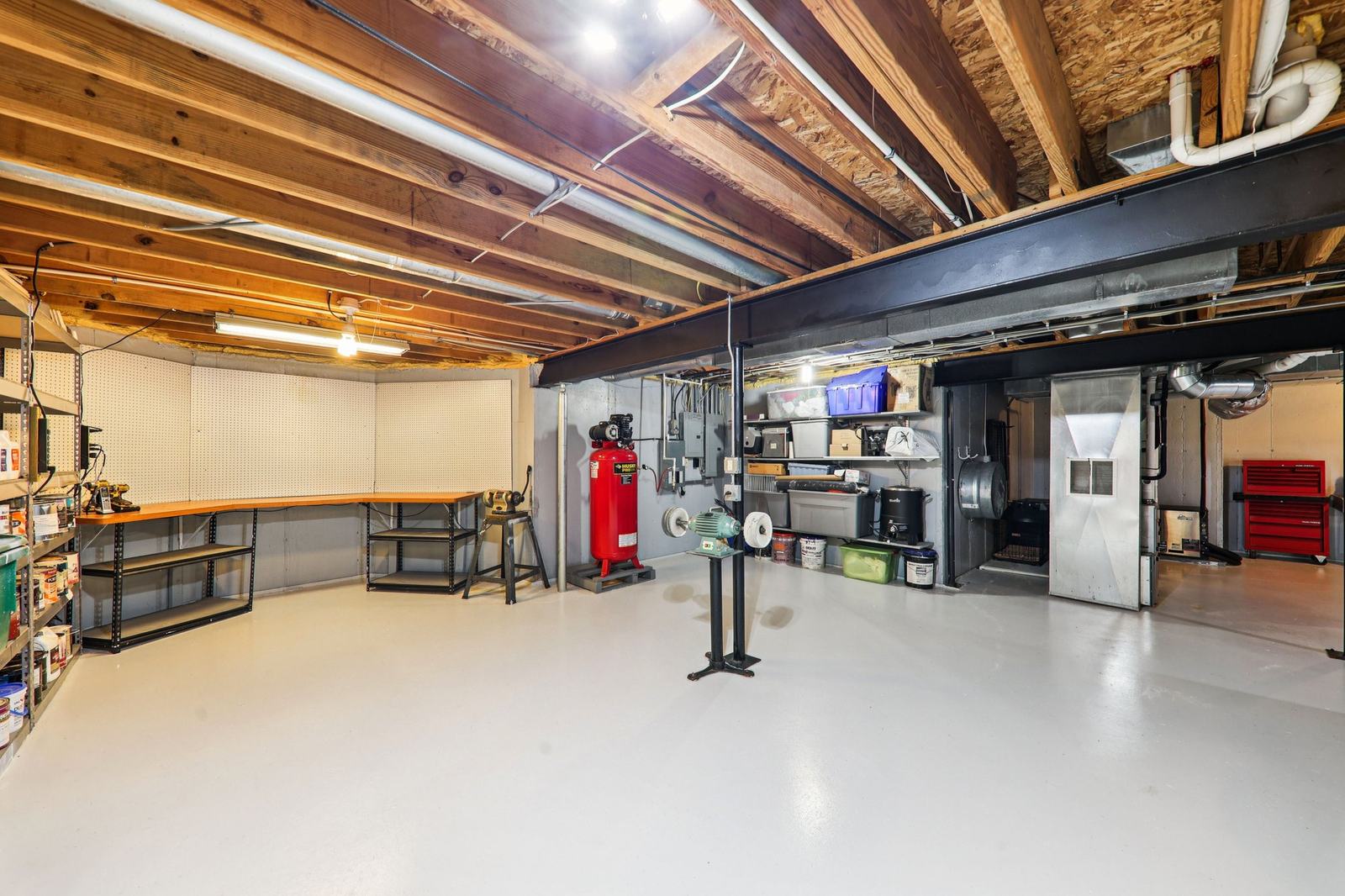 Show photo 12: Belleville Modern Farmhouse