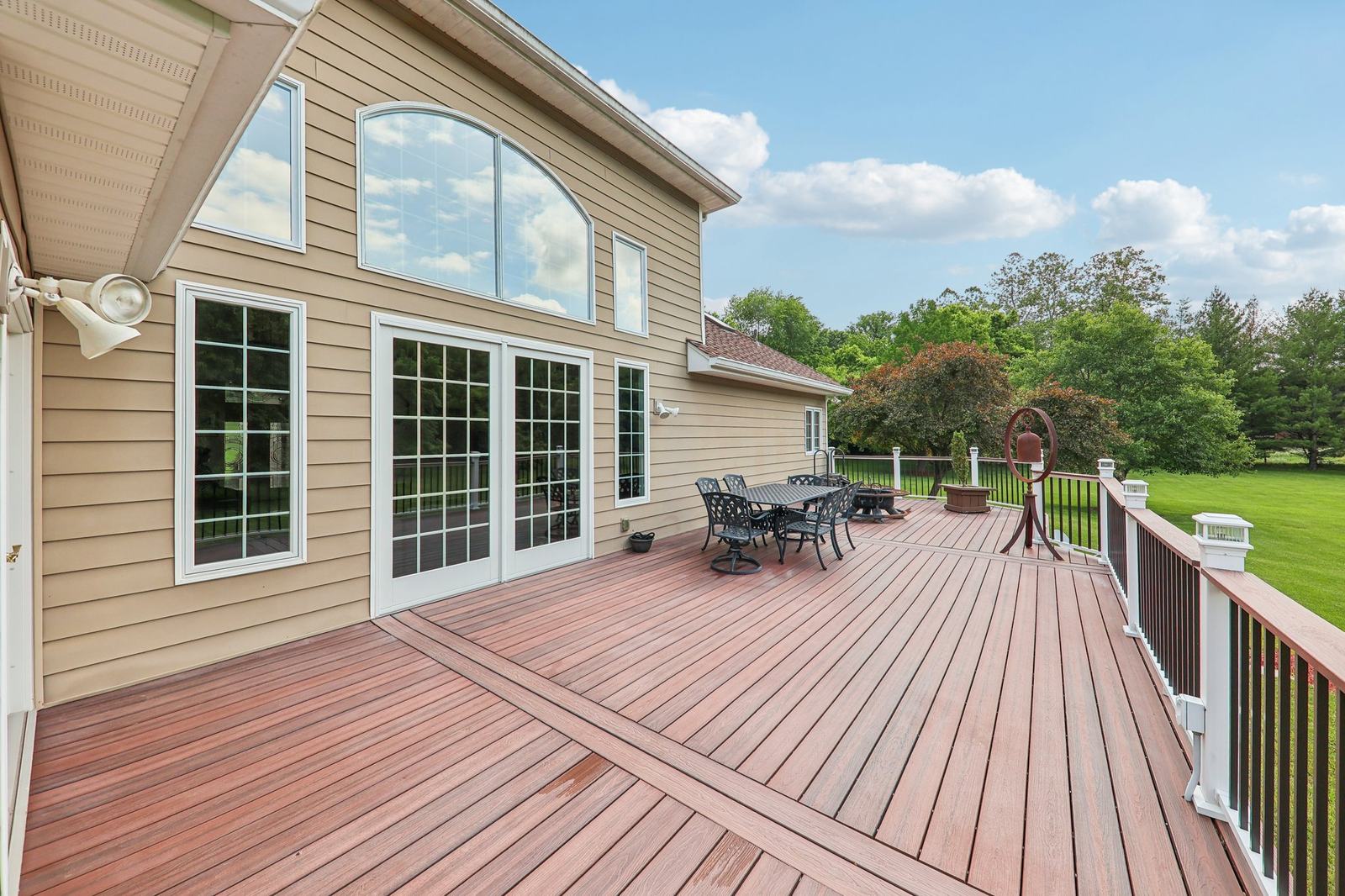 Show photo 11: Belleville Modern Farmhouse